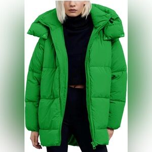 Green Mid-Length Hooded Puffer Jacket – Warm, Lightweight, New with Tags